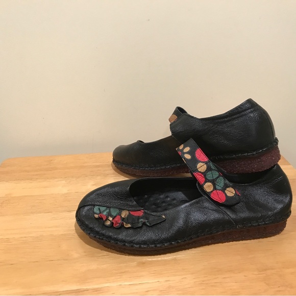 FLORAL PATTERN LEATHER MARY JANE (8) - Picture 3 of 10